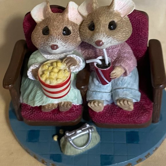 Tender Touch 'Mouse Matinee' Hallmark Figurine - Picture 2 of 7